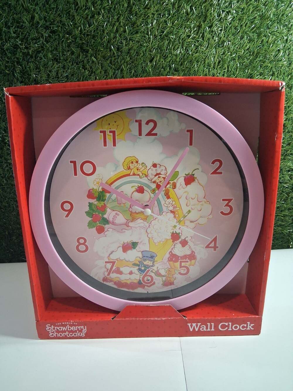 Strawberry Shortcake Wall Clock Vintage Retro Style Pink Analog Accutime NIB